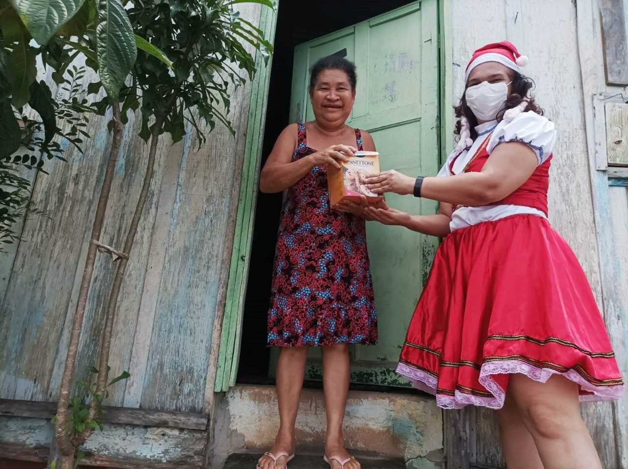 Camacã: Secretaria de Assistência Social distribui Panettone para os idosos